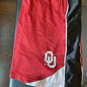Basketball 🏀 Shorts. OU - Colosseum - M